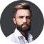 Foto de Emilio, emprendedor que usa qoboleads para gestionar sus ventas por WhatsApp